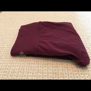 Athleta Maroon / Dark Red Capri leggings, size XS